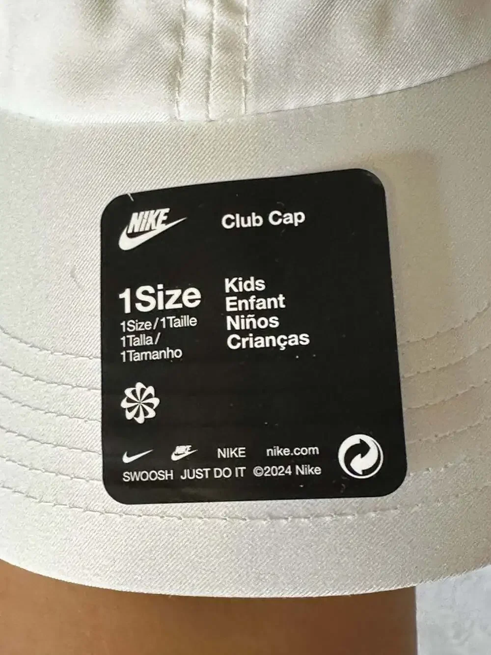 Nike Kids Dri-FIT Club Cap White with Metallic Silver Swoosh - Picture 4 of 8